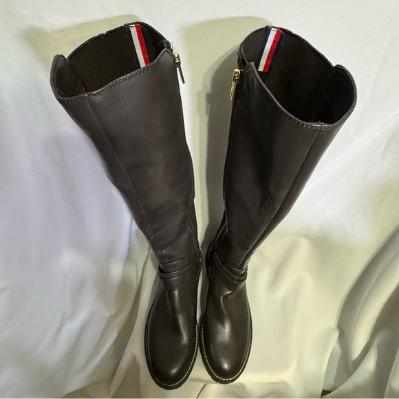 New Tommy Hilfiger Women’s Jiola Lug Sole Knee High Brown Riding Boot Size 6M - Picture 2 of 16